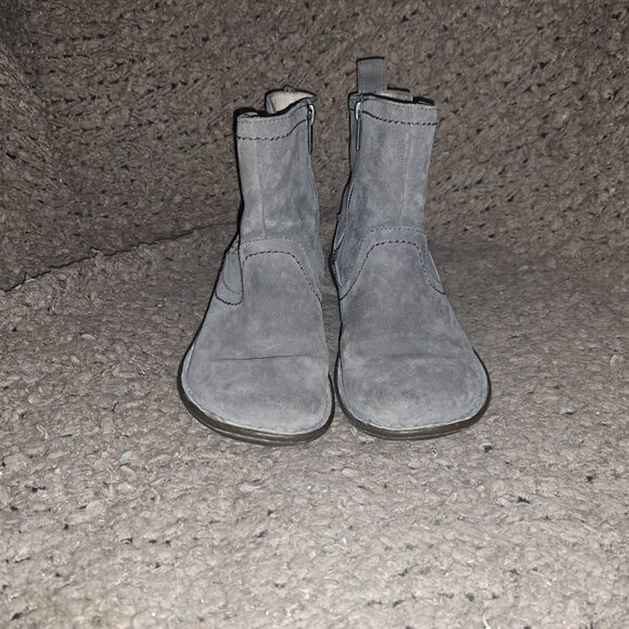 UGG-Neevah-Gray Suede/Shearling Lined-Side Zip Booties-Sz 7-Excellent - Picture 3 of 8